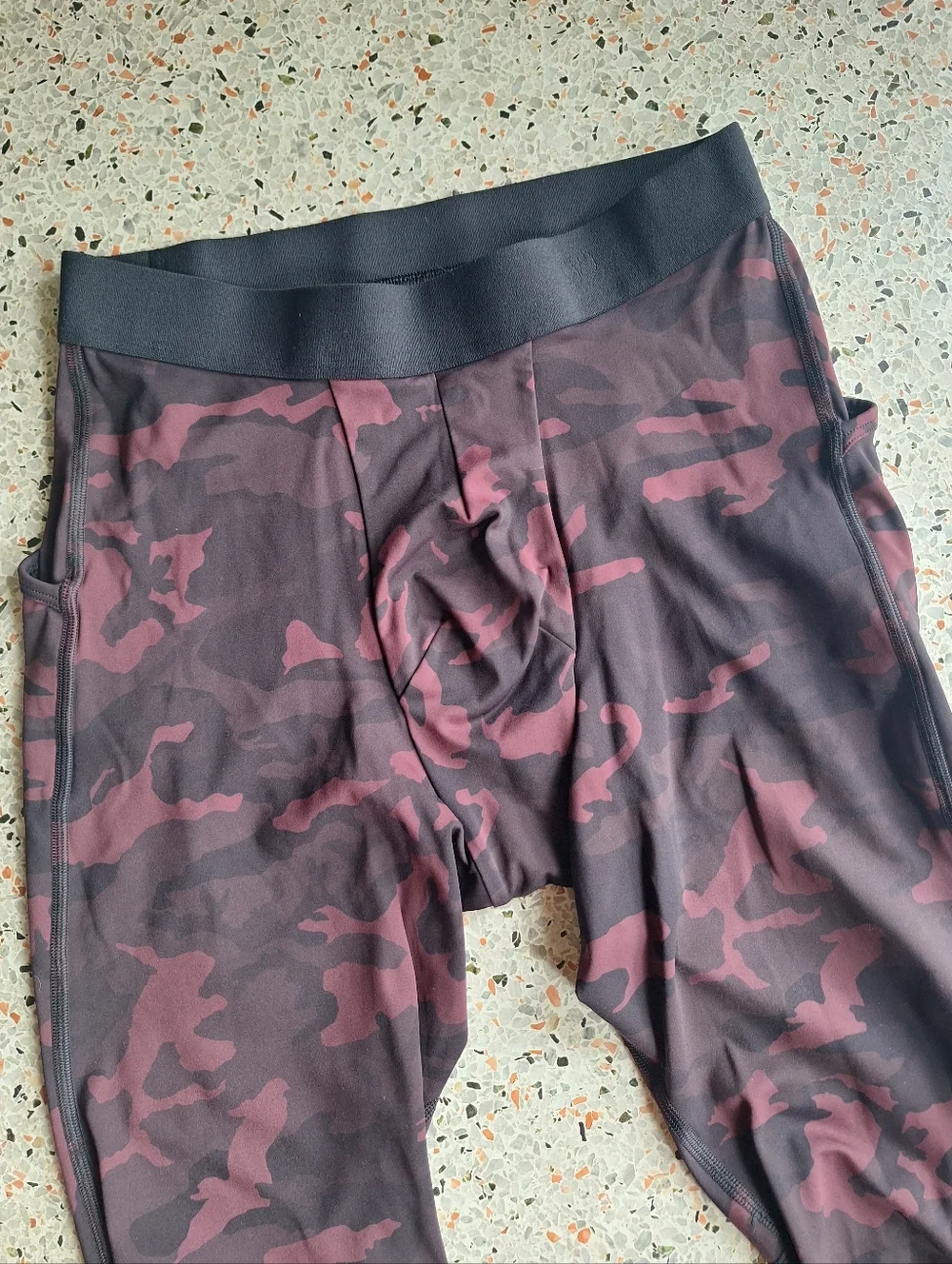 Lululemon Surge Light Tight 27